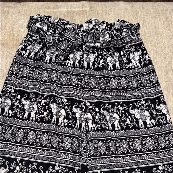 Small Pink Republic Elephant Black White wide leg paperbag stretchy flowy Pants - Picture 2 of 5